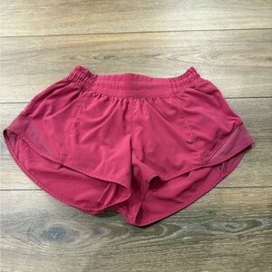 Lululemon Hotty Hot Low-Rise Lined Short 2.5"
